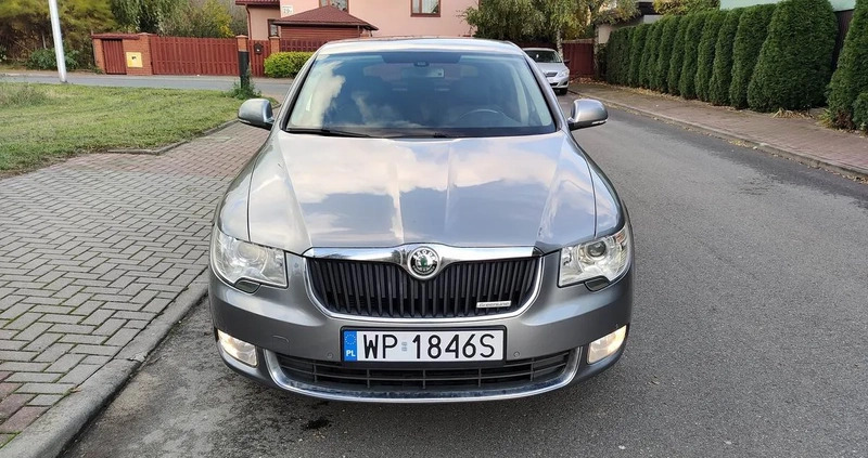 Skoda Superb cena 29900 przebieg: 208000, rok produkcji 2011 z Płock małe 704